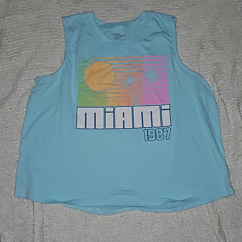 Graphic tank